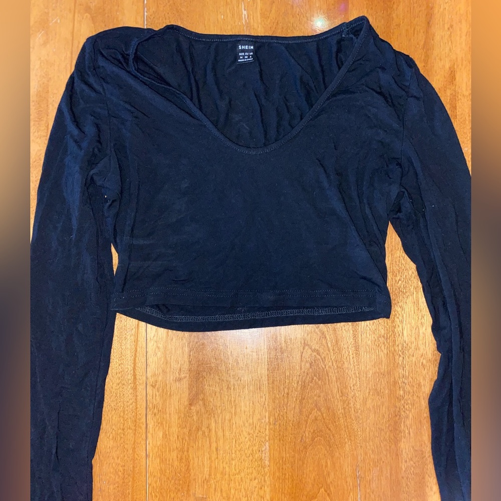 🛍️ 4/$25 Black crop top